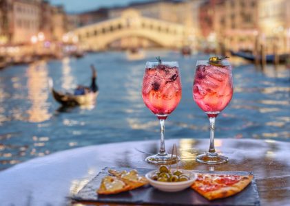Odyssée culinaire méditerranéenne : Rome, Venise, Crète et Santorin – 14 jours