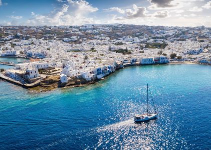 Voile de luxe dans les Cyclades : Santorin, Paros et Mykonos – 7 jours